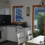 Modern Mountain View Apartment *